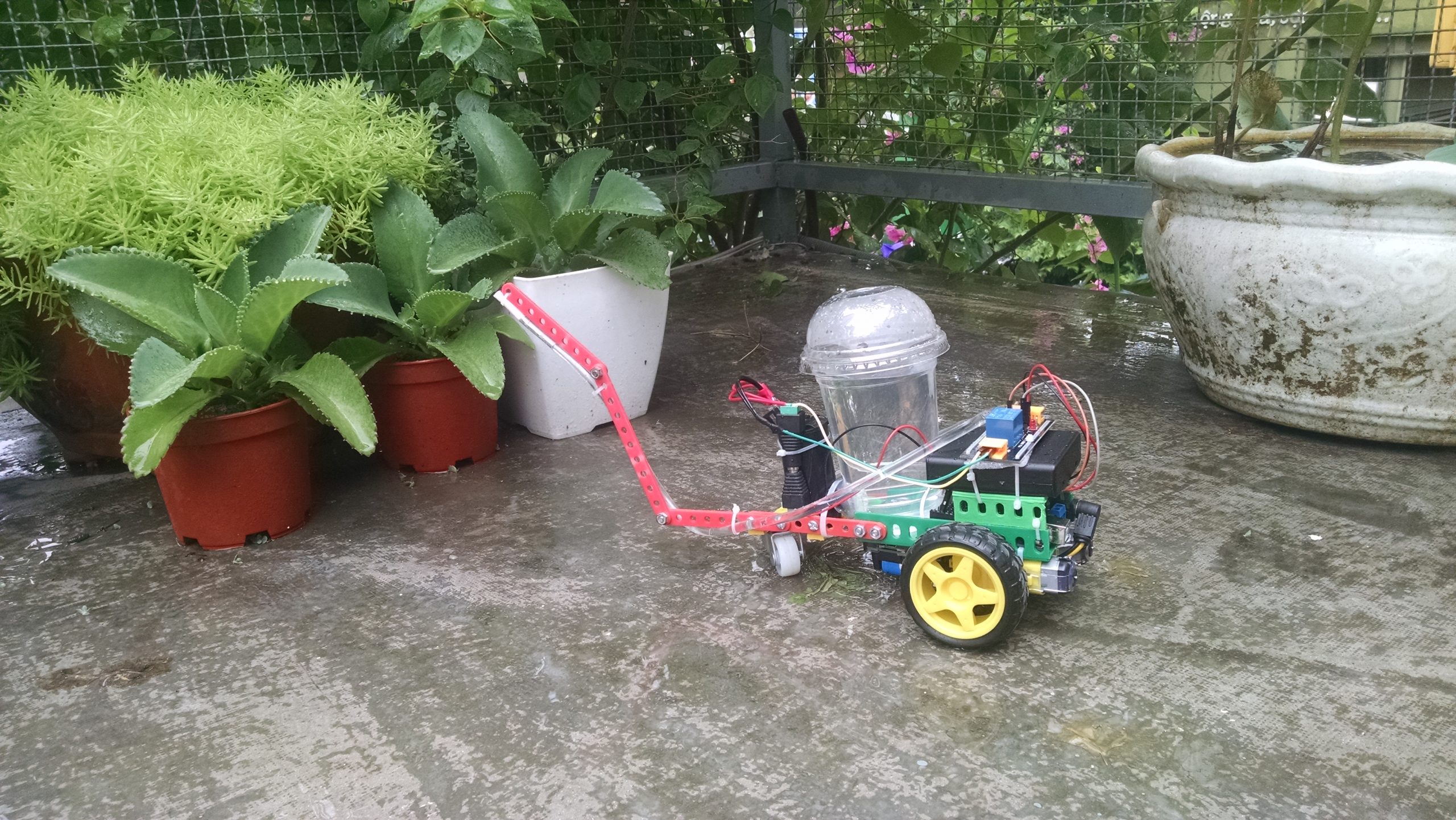 Kica-Gardener bot powered by Kicaboard Uno